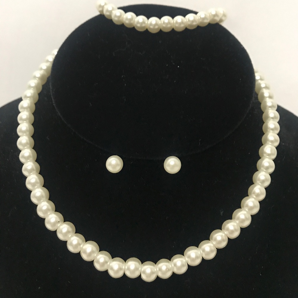 Cream Pearl Flower Girls Pearl Necklace Set - Picture 4 of 7